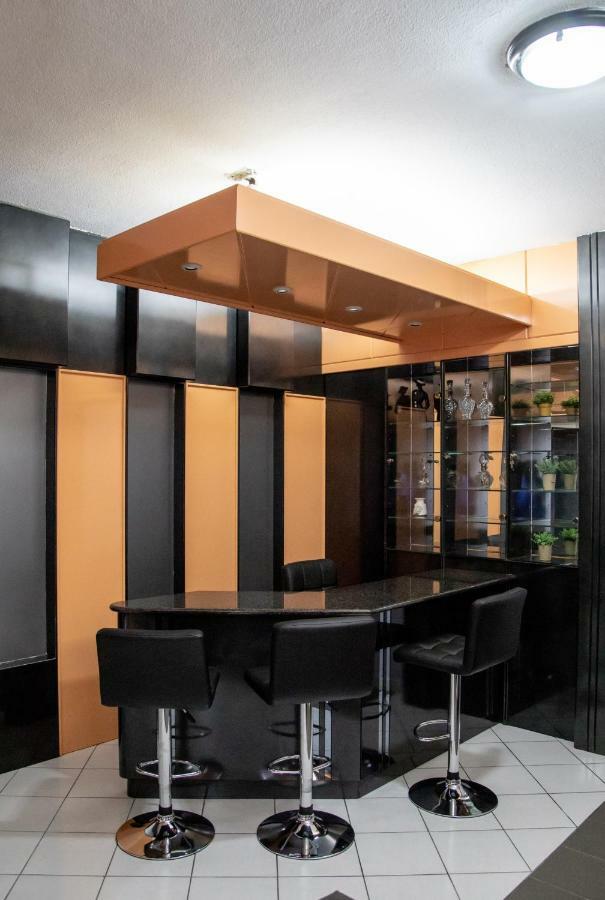 קאבאלה Christine'S Downtown Suites מראה חיצוני תמונה